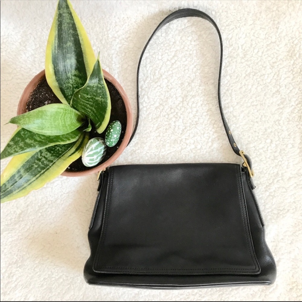COACH// Vintage Coach Black Leather Shoulder Bag